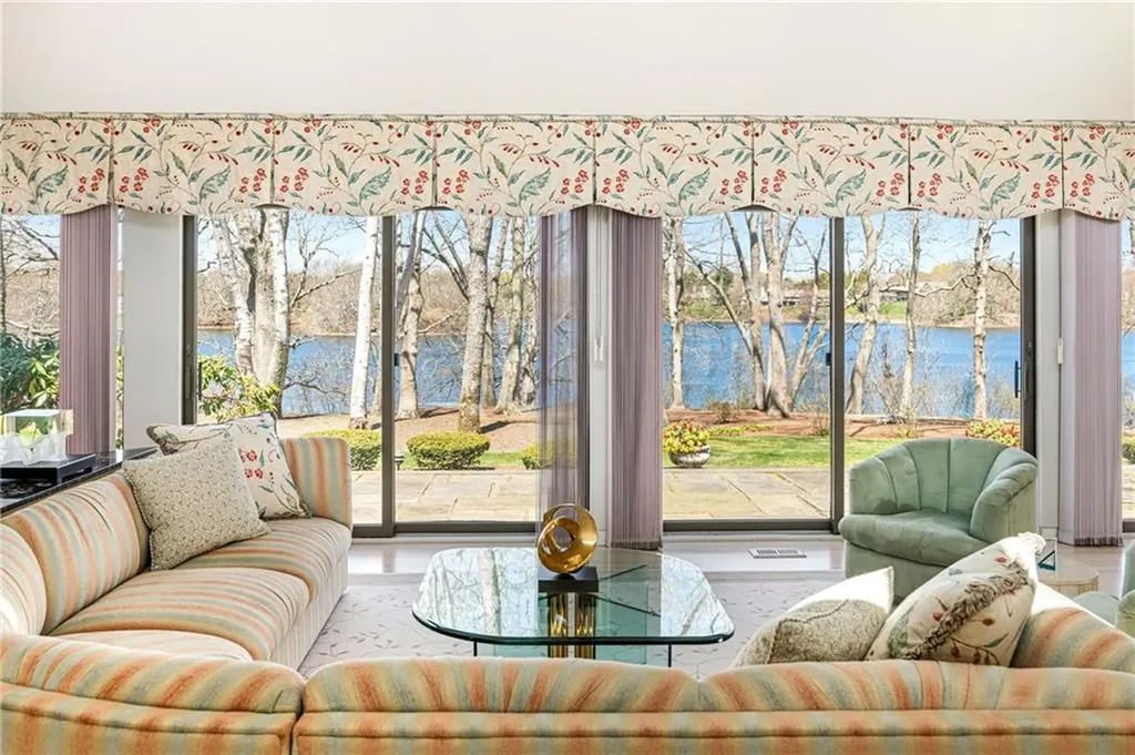 125 Woodruff Avenue Narragansett RI 02882