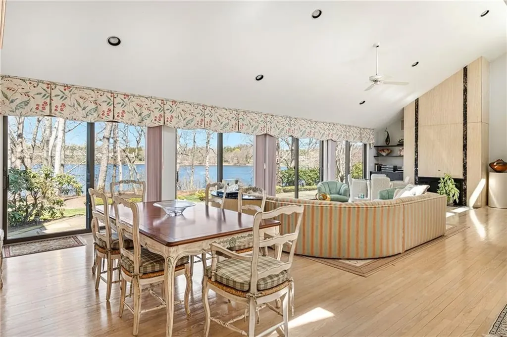 125 Woodruff Avenue Narragansett RI 02882