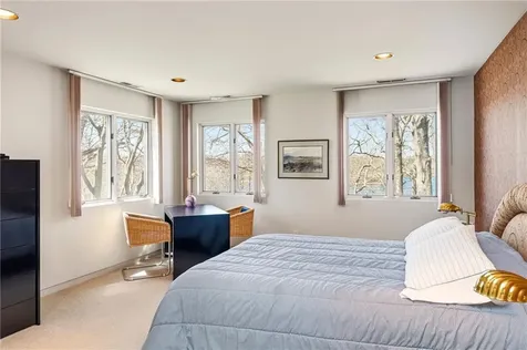 125 Woodruff Avenue Narragansett RI 02882