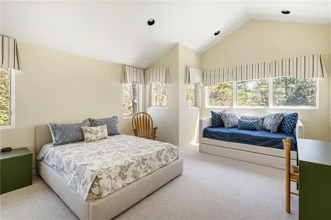 125 Woodruff Avenue Narragansett RI 02882