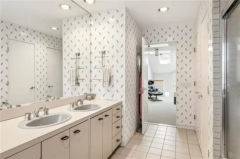 125 Woodruff Avenue Narragansett RI 02882