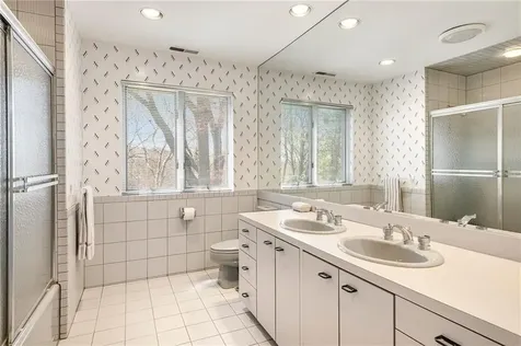 125 Woodruff Avenue Narragansett RI 02882
