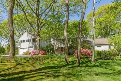125 Woodruff Avenue Narragansett RI 02882