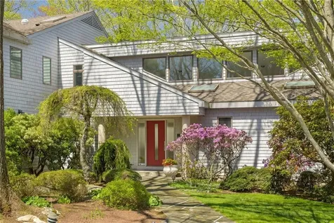 125 Woodruff Avenue Narragansett RI 02882