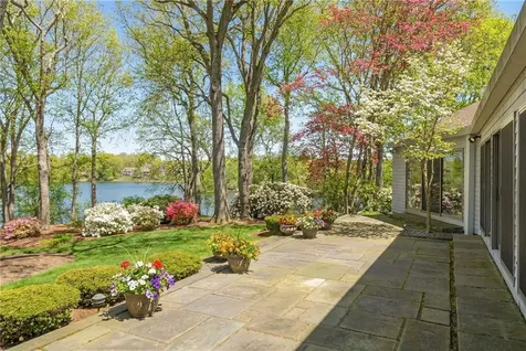 125 Woodruff Avenue Narragansett RI 02882