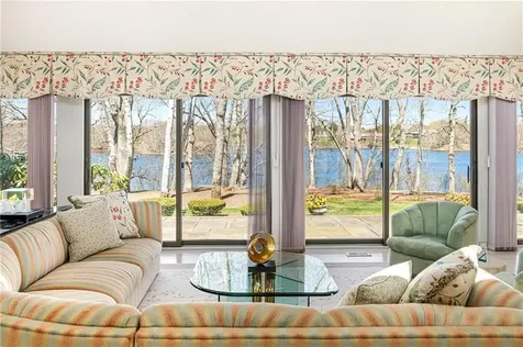 125 Woodruff Avenue Narragansett RI 02882