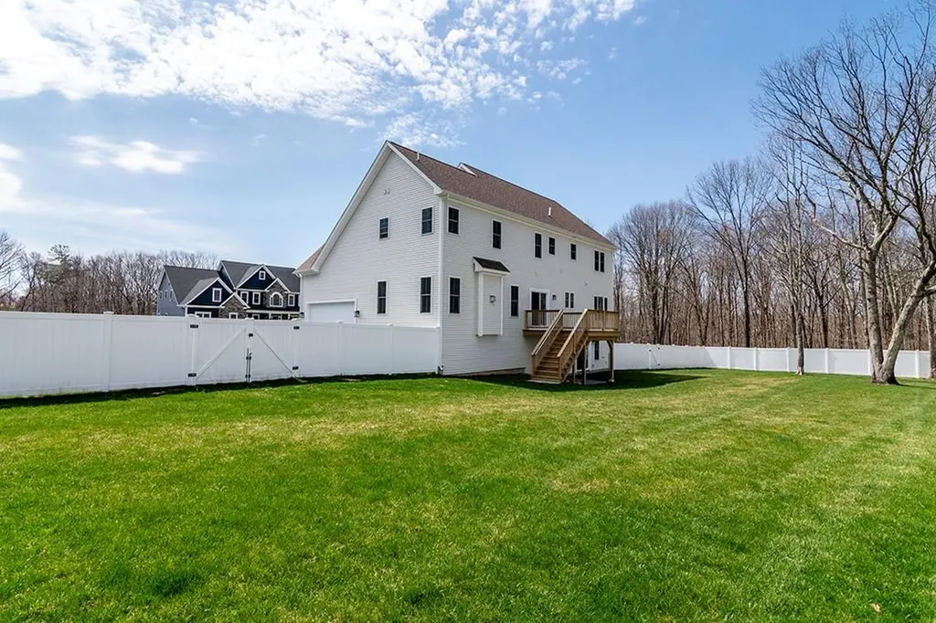 9 Scarlett Way Cranston RI 02921