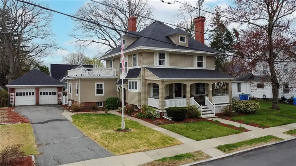 17 Sayles Avenue Lincoln RI 02865