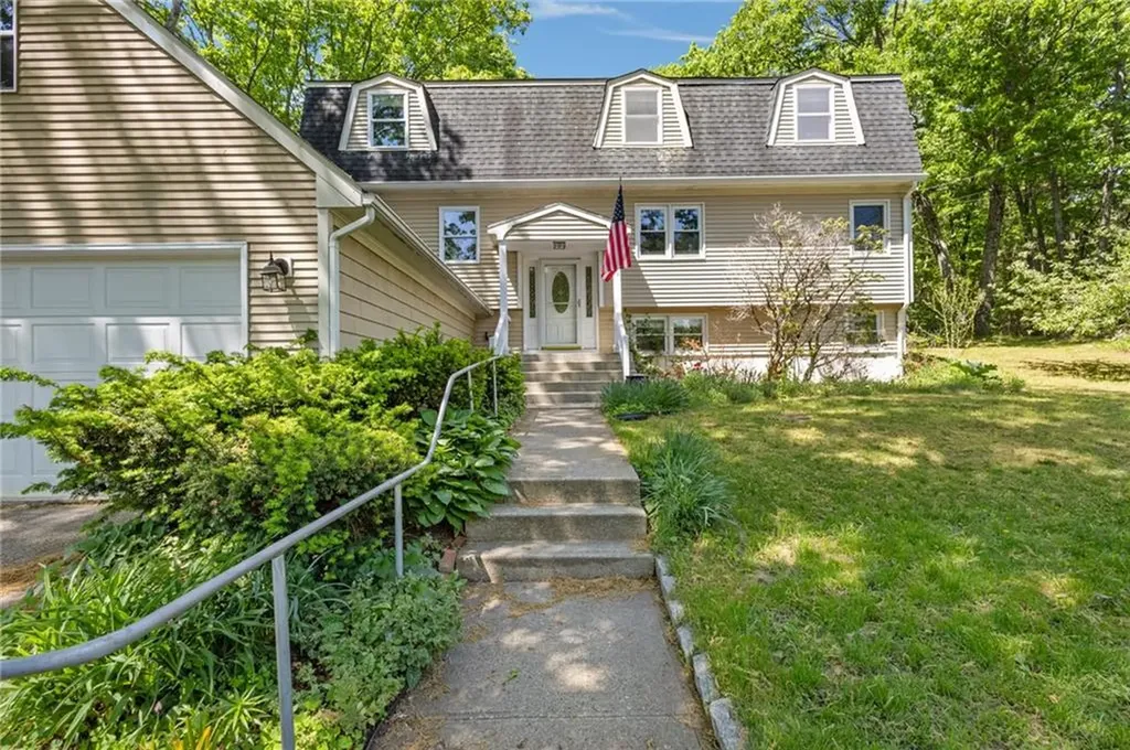 416 Farnum Pike Smithfield RI 02917