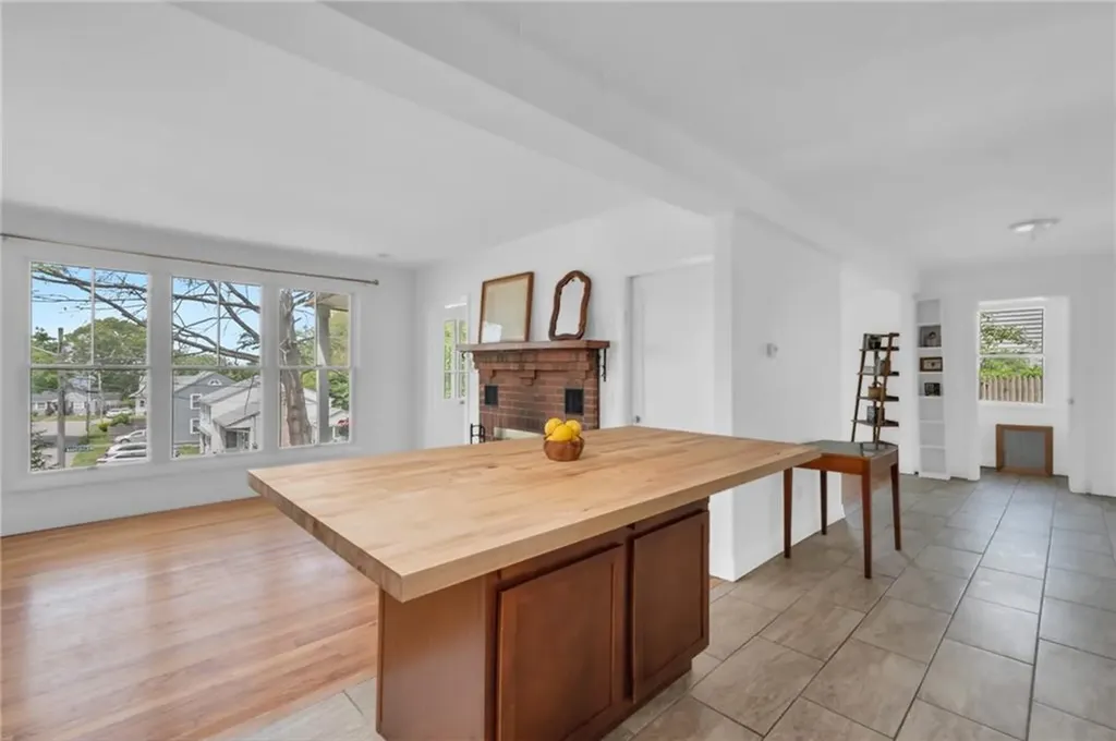 14 Barnsdale Road East Providence RI 02914