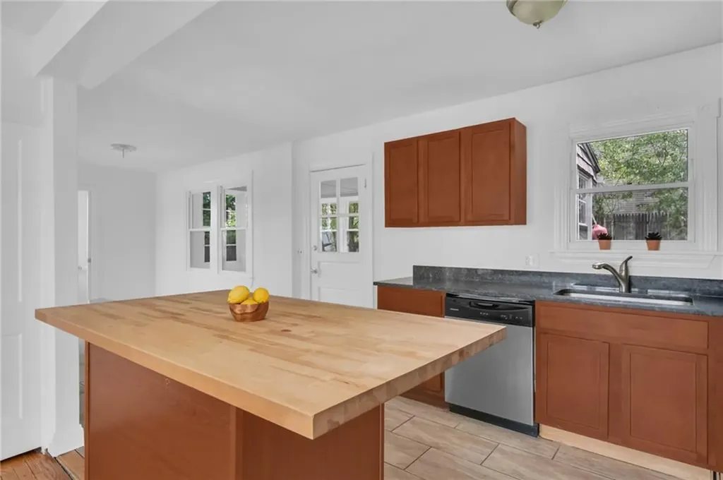 14 Barnsdale Road East Providence RI 02914