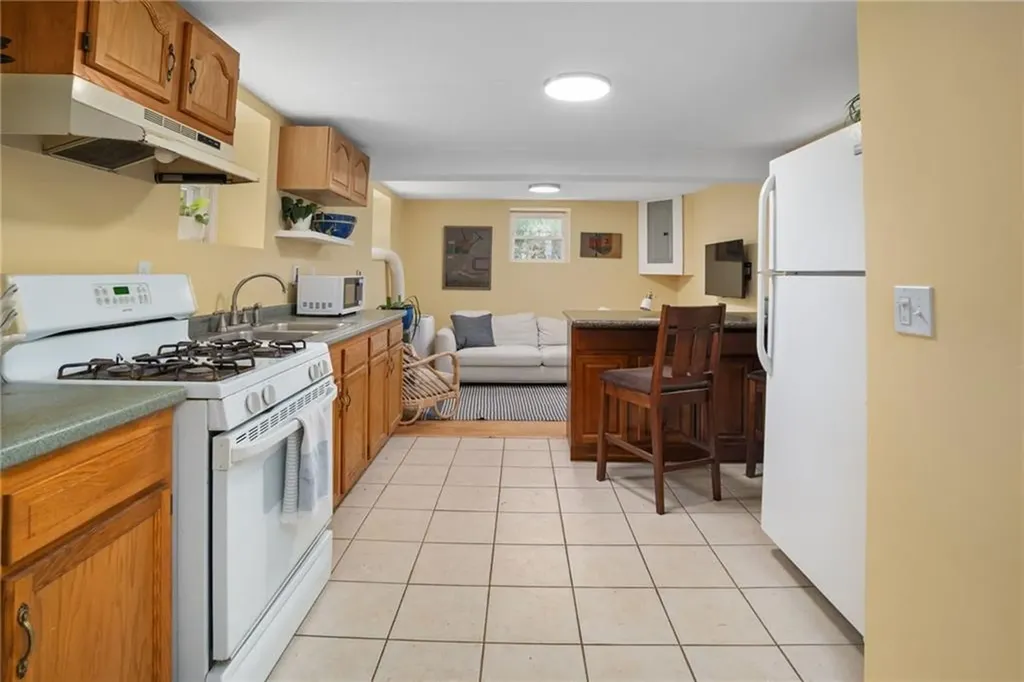 84 Ash Avenue Cranston RI 02910