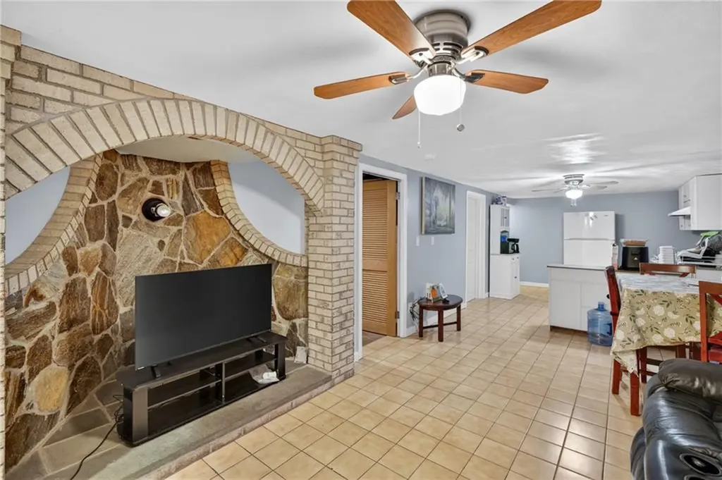 19 Netherlands Avenue Cranston RI 02905