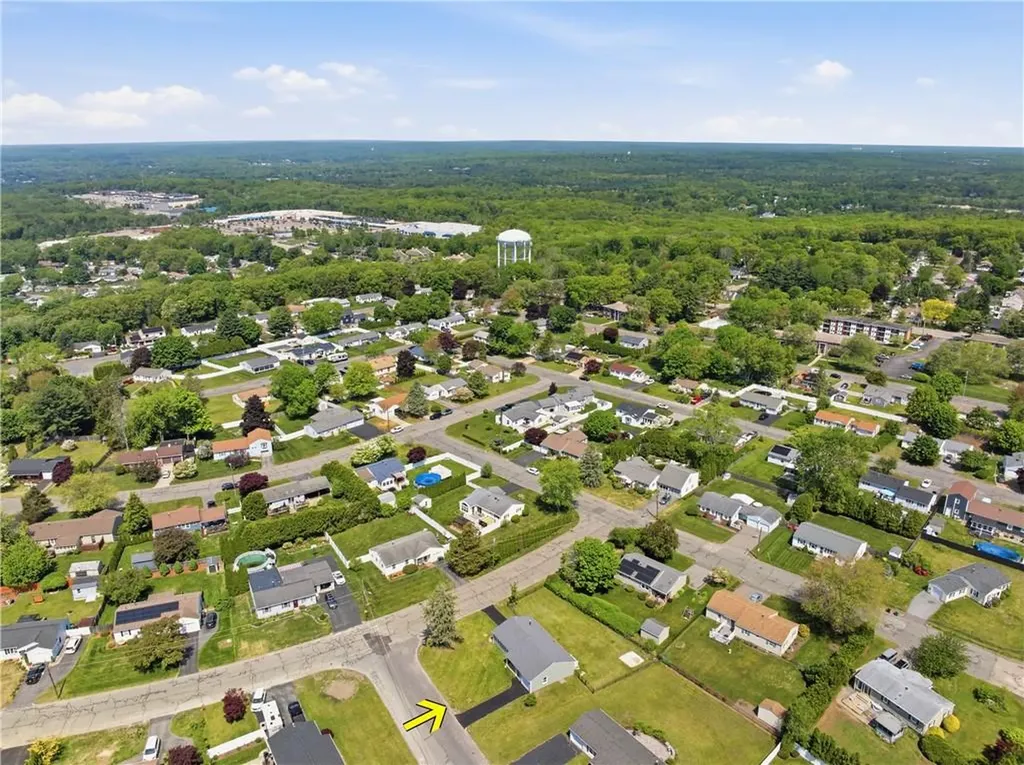 10 Wagon Wheel Lane Woonsocket RI 02895