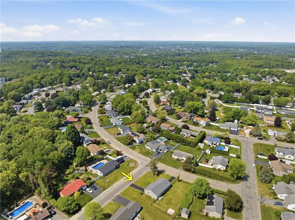 10 Wagon Wheel Lane Woonsocket RI 02895