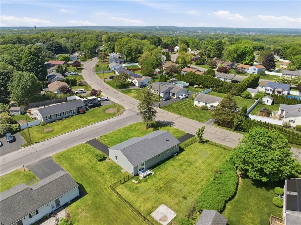 10 Wagon Wheel Lane Woonsocket RI 02895