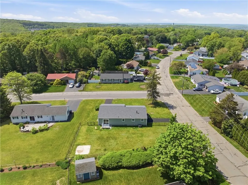 10 Wagon Wheel Lane Woonsocket RI 02895