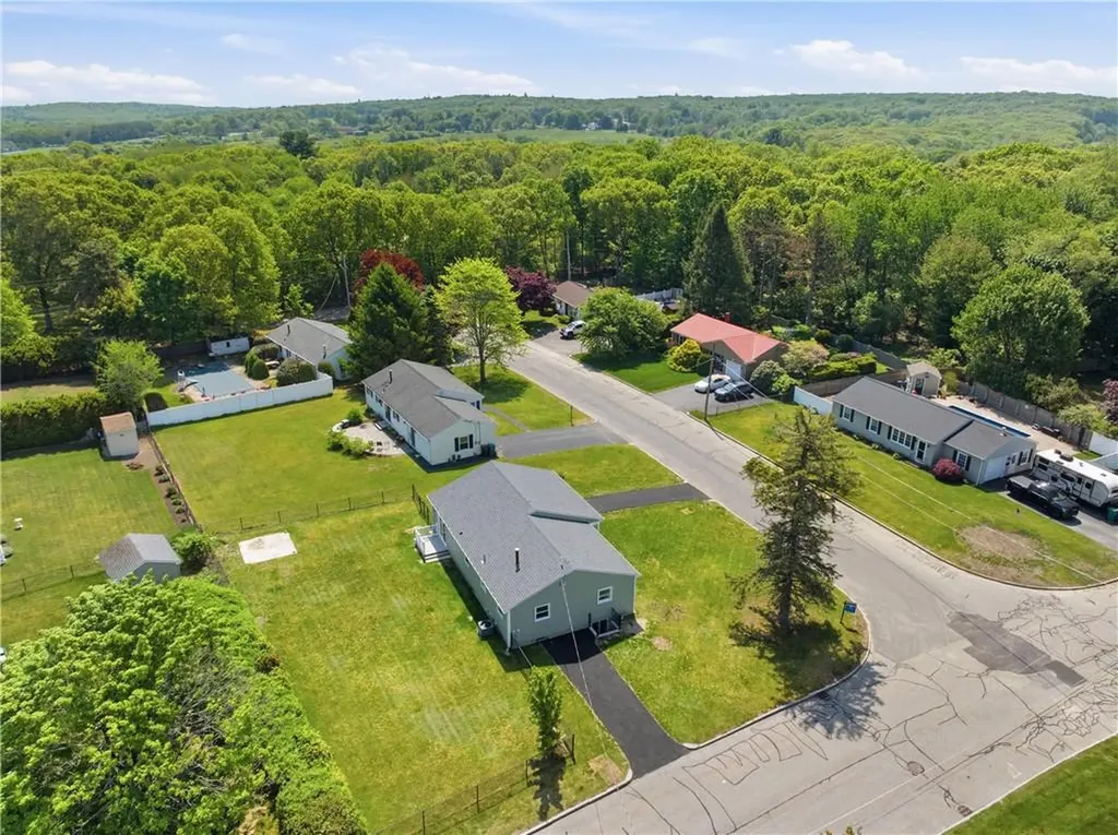 10 Wagon Wheel Lane Woonsocket RI 02895