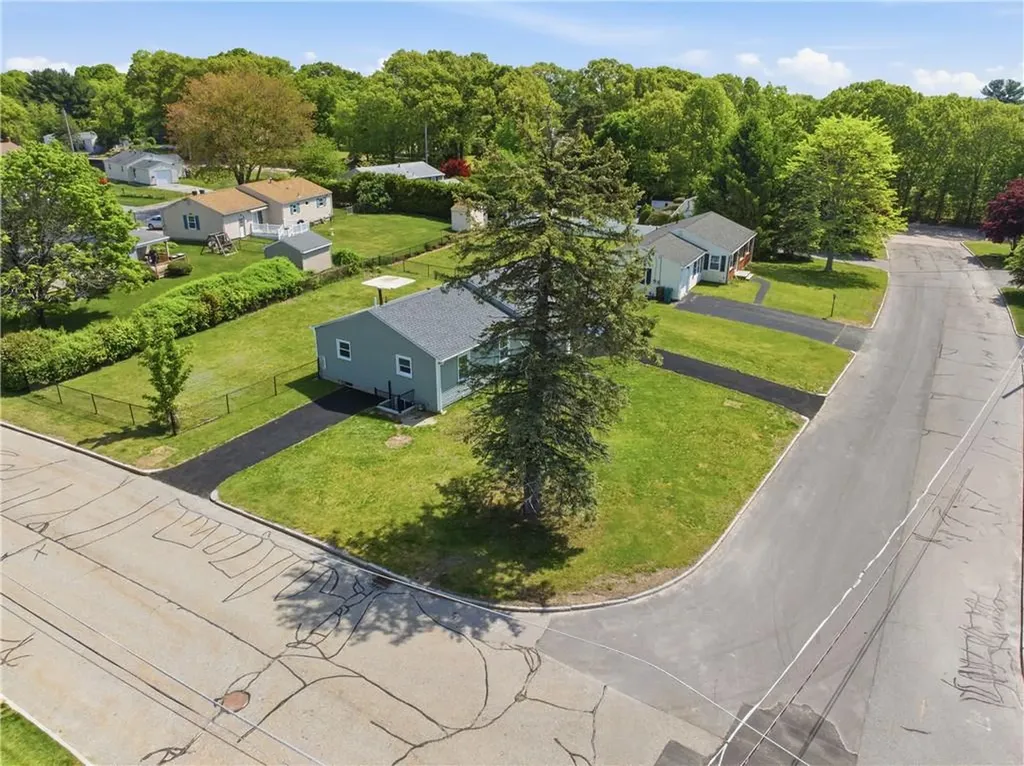 10 Wagon Wheel Lane Woonsocket RI 02895