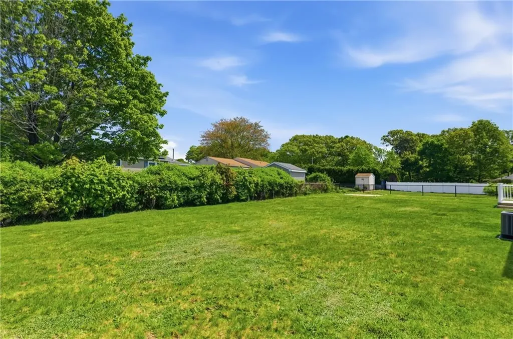 10 Wagon Wheel Lane Woonsocket RI 02895