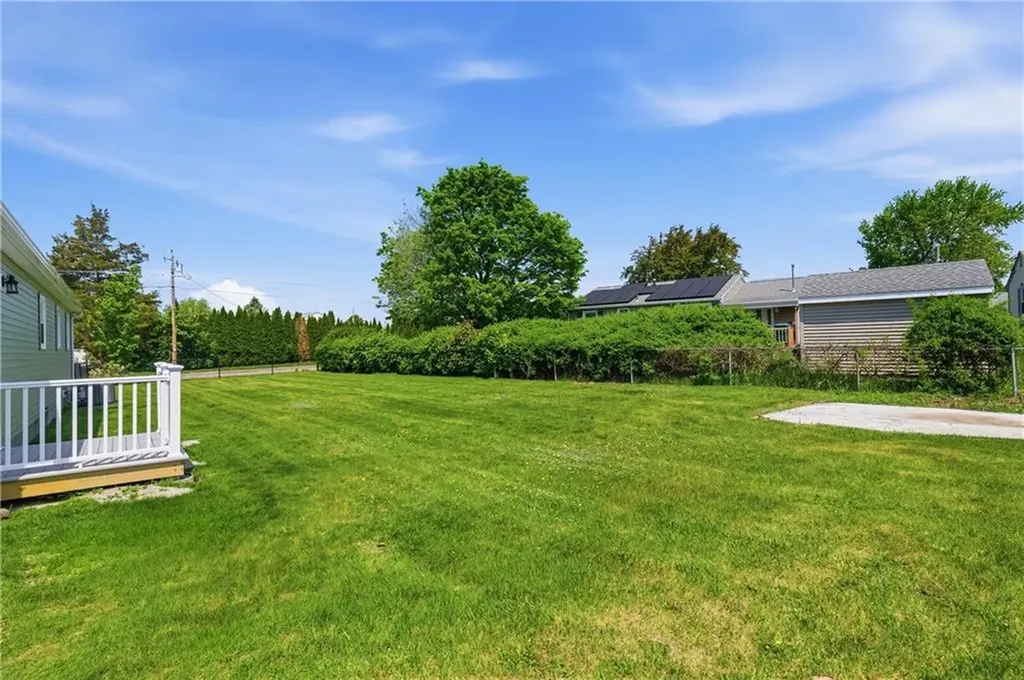10 Wagon Wheel Lane Woonsocket RI 02895