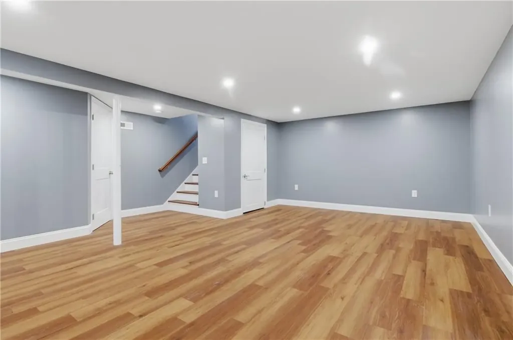 10 Wagon Wheel Lane Woonsocket RI 02895