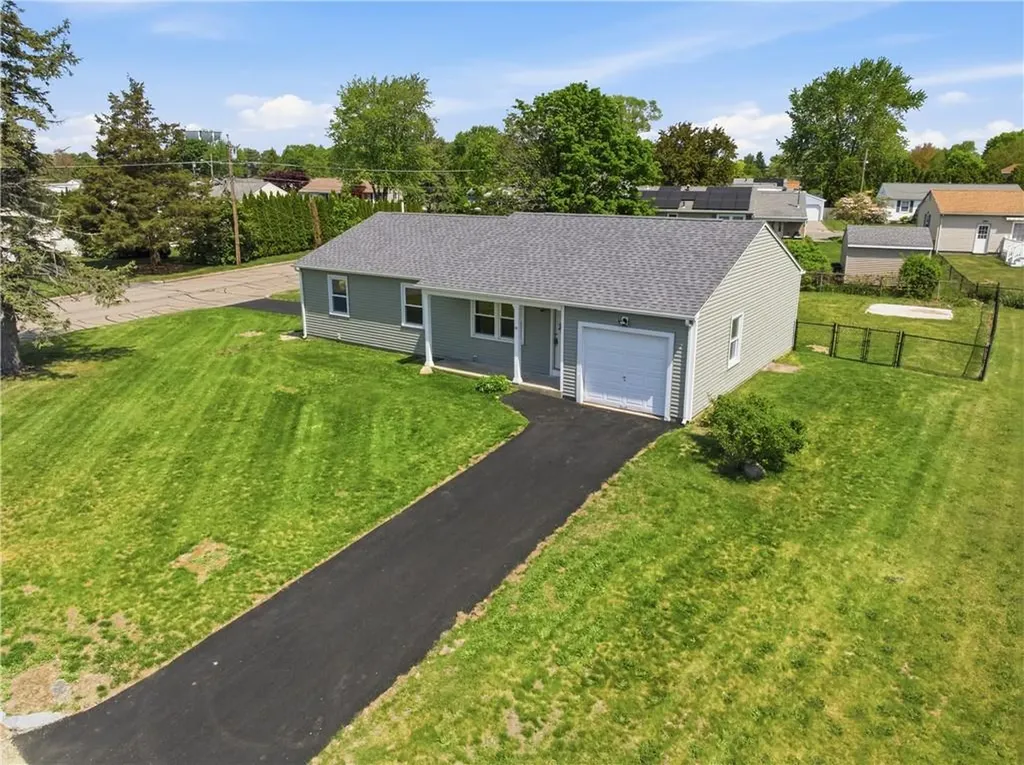10 Wagon Wheel Lane Woonsocket RI 02895
