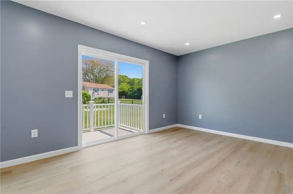 10 Wagon Wheel Lane Woonsocket RI 02895