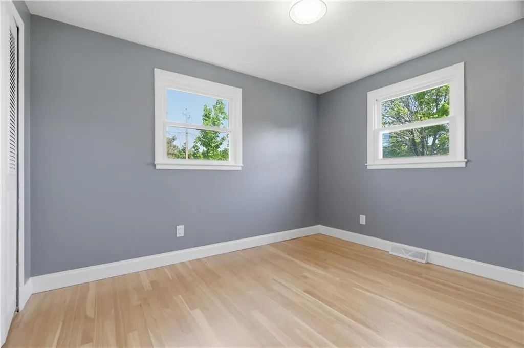 10 Wagon Wheel Lane Woonsocket RI 02895