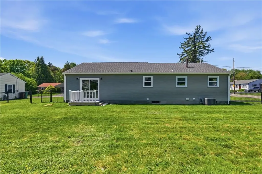 10 Wagon Wheel Lane Woonsocket RI 02895