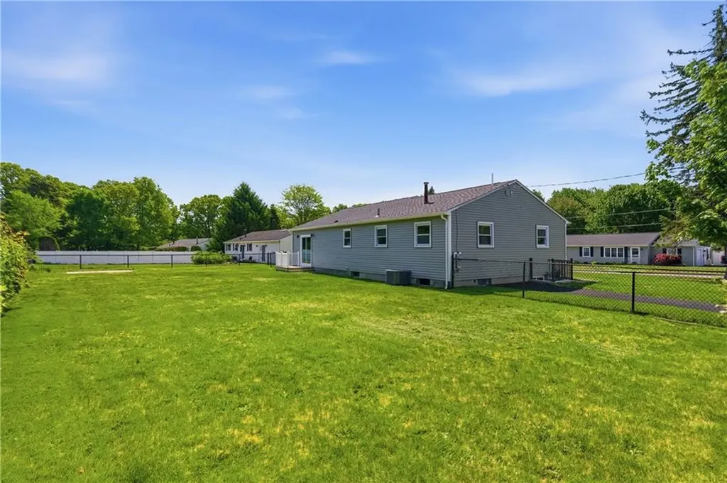 10 Wagon Wheel Lane Woonsocket RI 02895