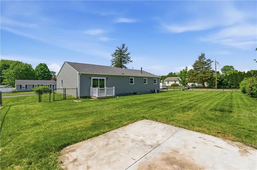 10 Wagon Wheel Lane Woonsocket RI 02895