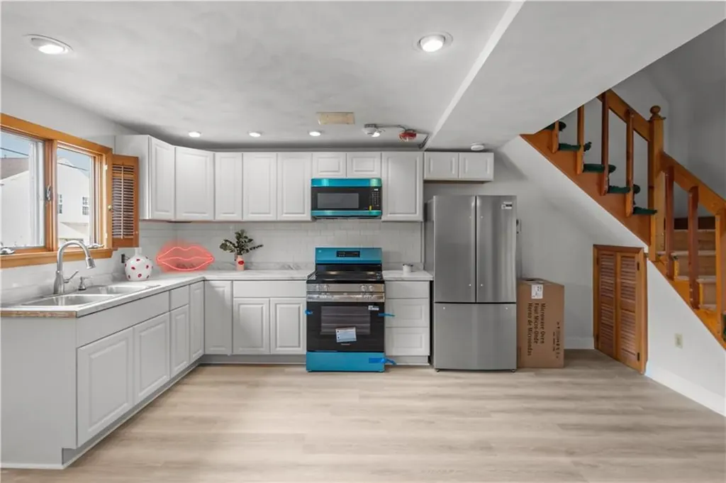129 Academy Avenue Providence RI 02908