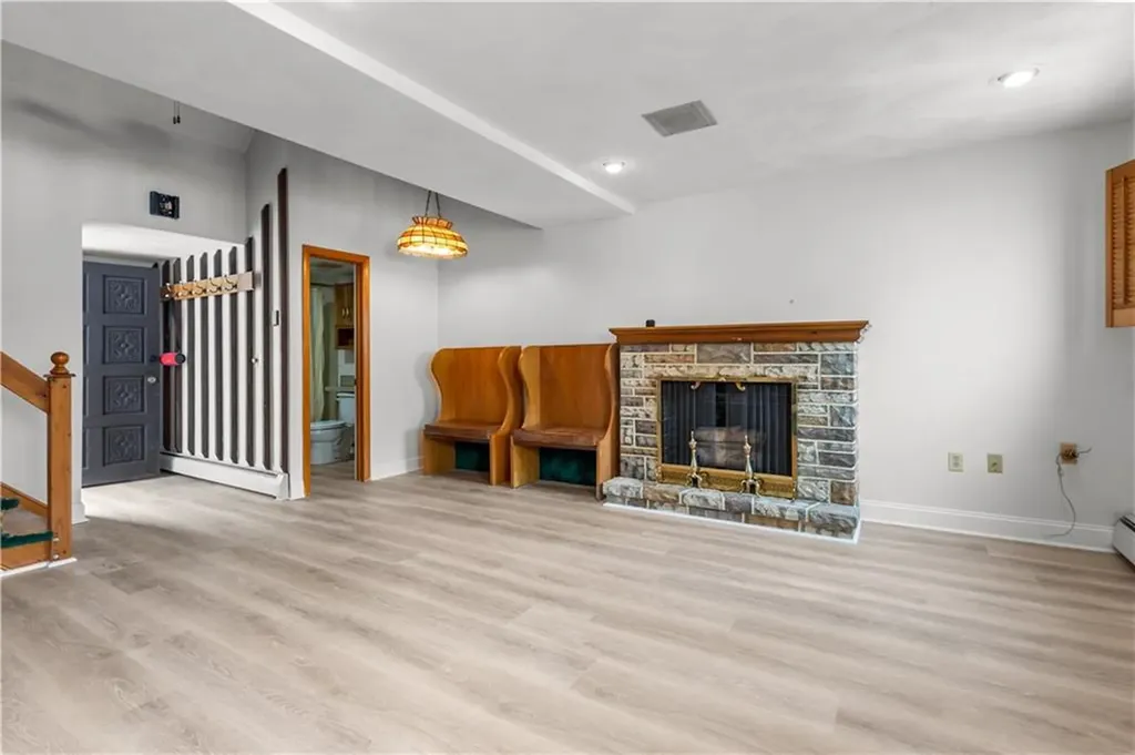 129 Academy Avenue Providence RI 02908