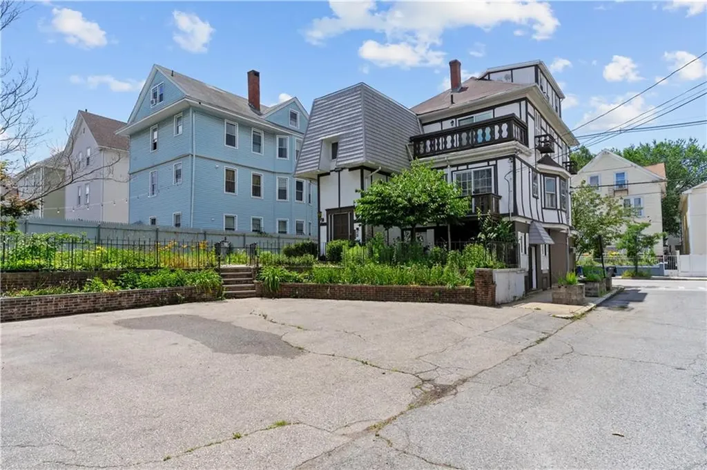 129 Academy Avenue Providence RI 02908