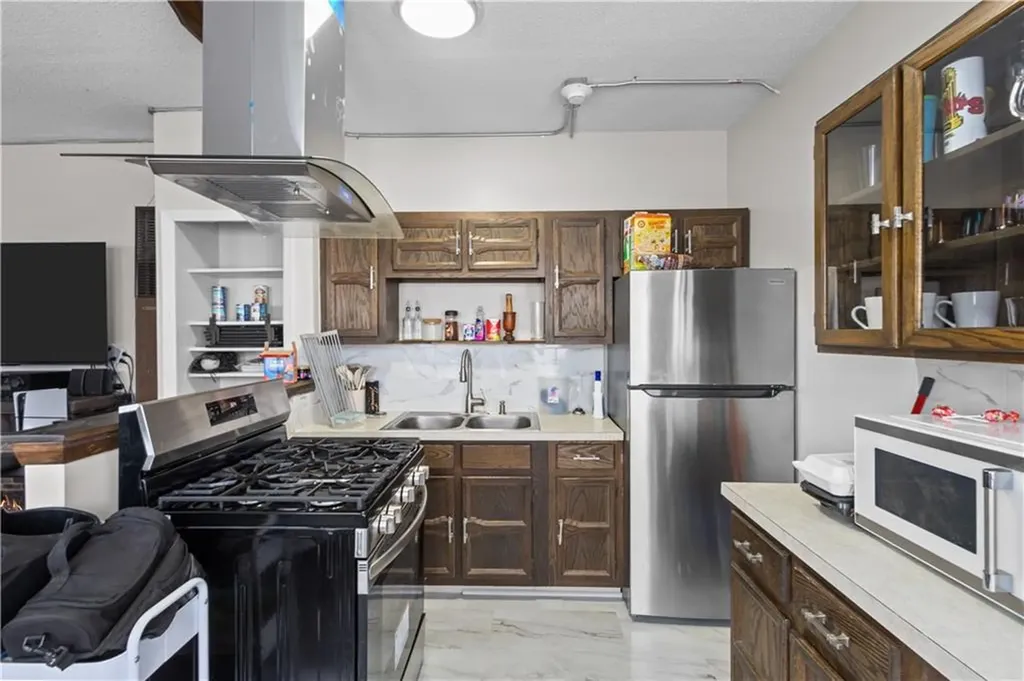 129 Academy Avenue Providence RI 02908
