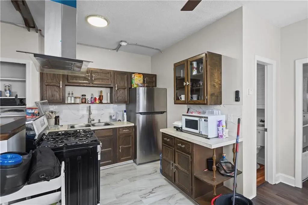 129 Academy Avenue Providence RI 02908