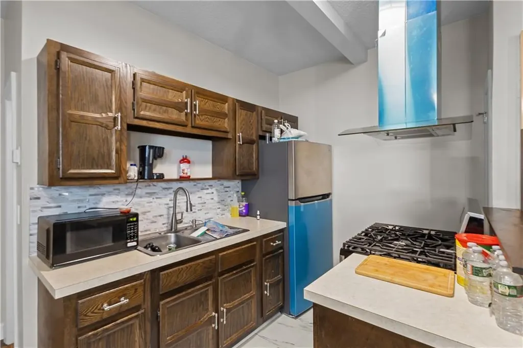 129 Academy Avenue Providence RI 02908