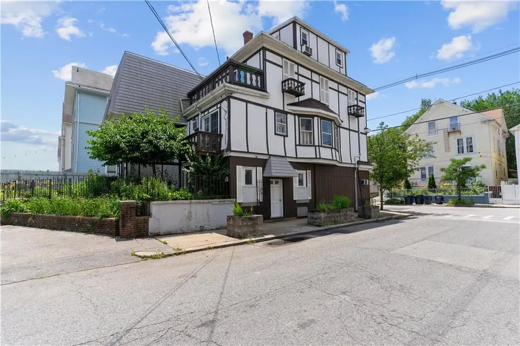 129 Academy Avenue Providence RI 02908