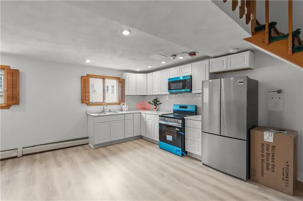 129 Academy Avenue Providence RI 02908