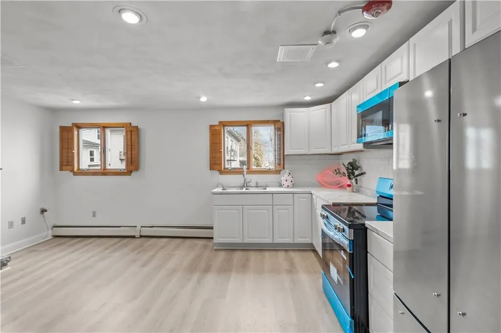 129 Academy Avenue Providence RI 02908