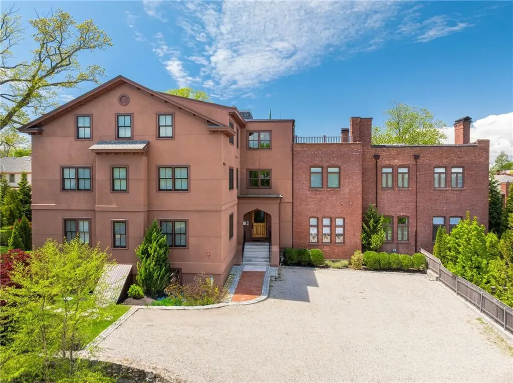 78 Rhode Island Avenue Newport RI 02840