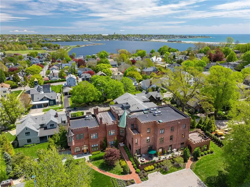 78 Rhode Island Avenue Newport RI 02840