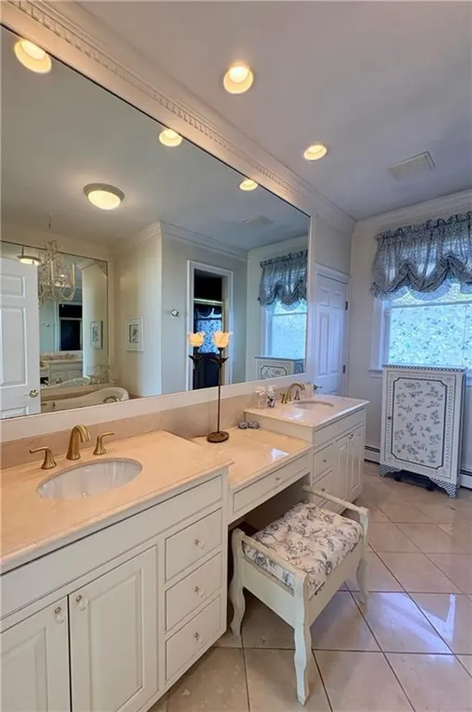 139 Hemlock Avenue Warwick RI 02886