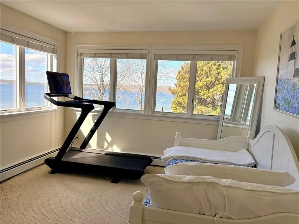 139 Hemlock Avenue Warwick RI 02886