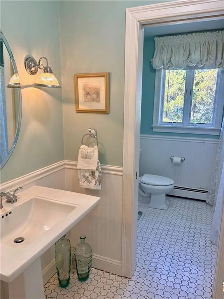 139 Hemlock Avenue Warwick RI 02886