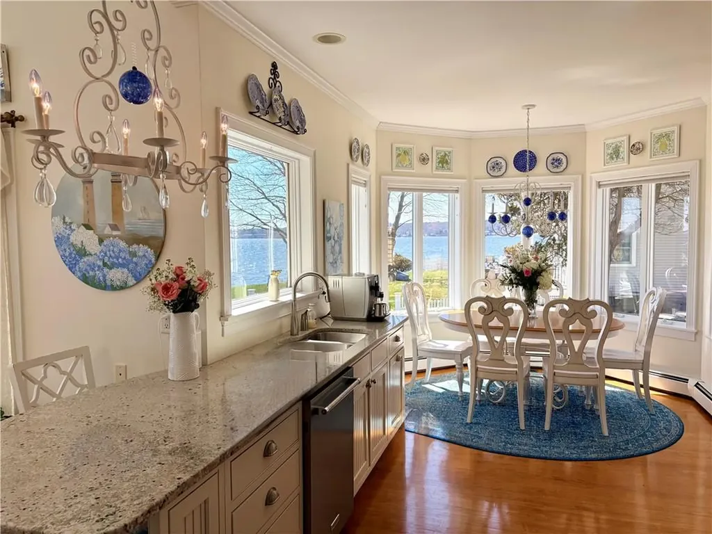 139 Hemlock Avenue Warwick RI 02886