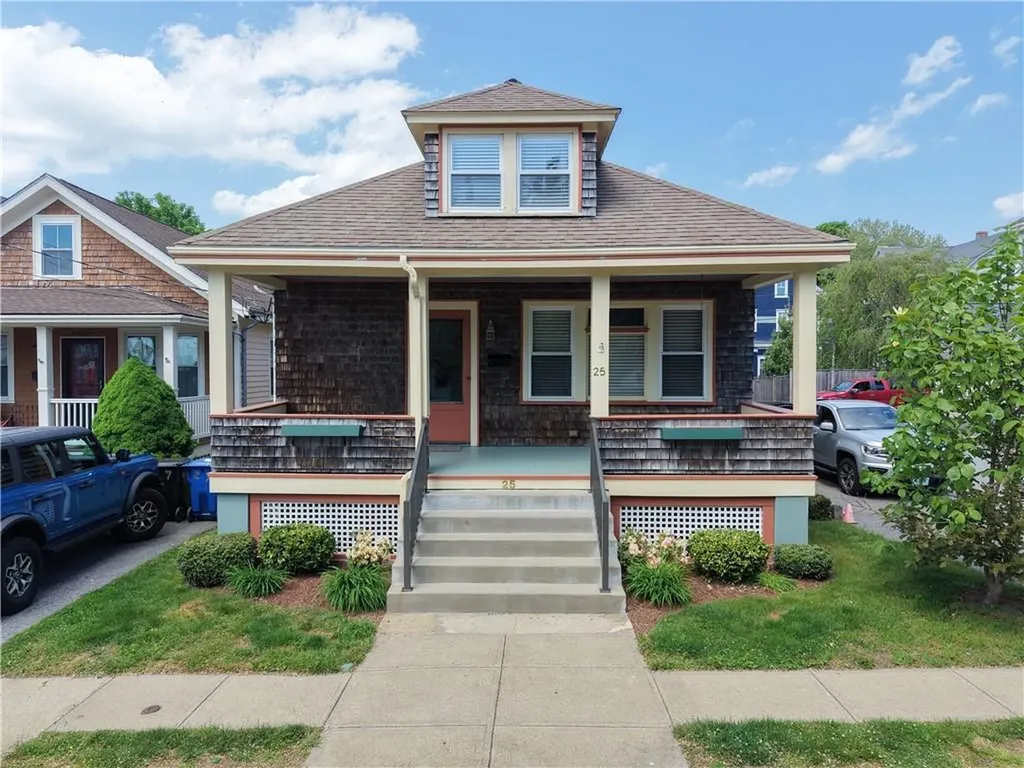 25 Peckham Avenue Newport RI 02840