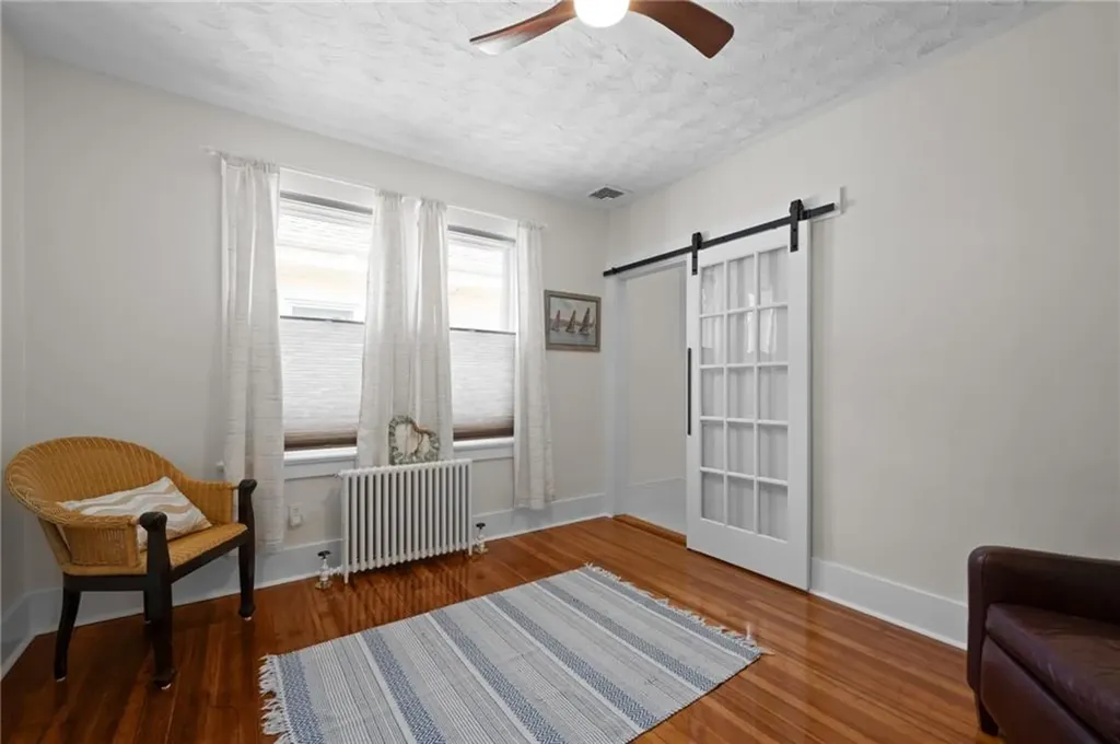 25 Peckham Avenue Newport RI 02840