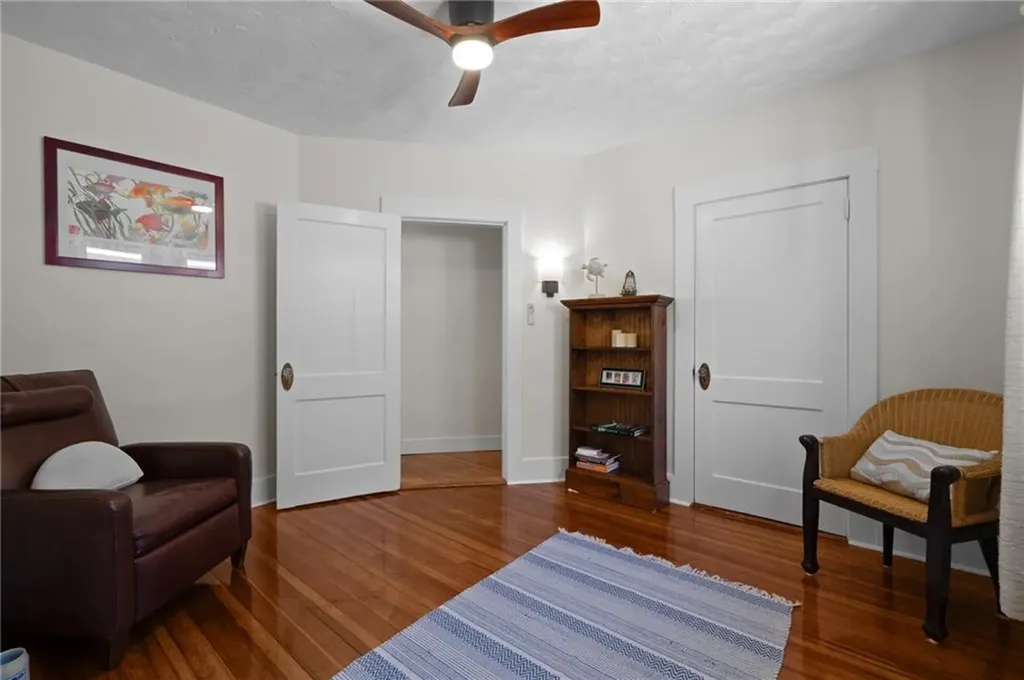 25 Peckham Avenue Newport RI 02840